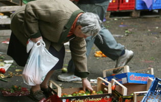 POVERTÀ, SIT-IN A ROMA: «IN ARRIVO UNA FINANZIARIA DI SANGUE»