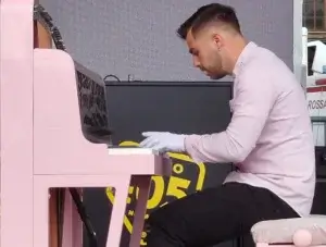 pianista in rosa