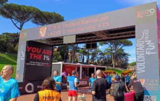 RUN ROME THE MARATHON 2026. UNA CITTÀ IN CORSA O UNA CORSA PER LA CITTÀ?