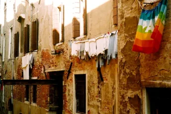 SE VOGLIAMO LA PACE PREPARIAMO LA PACE. SE PREPARIAMO LA GUERRA AVREMO SOLO LA GUERRA