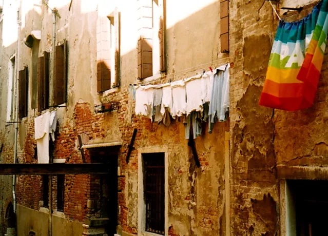 SE VOGLIAMO LA PACE PREPARIAMO LA PACE. SE PREPARIAMO LA GUERRA AVREMO SOLO LA GUERRA