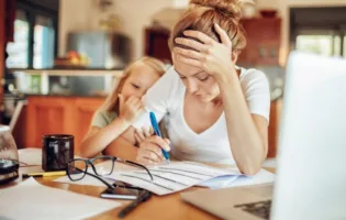 DONNE, LA SCARSITÀ DI TEMPO È UN INDICATORE ECONOMICO