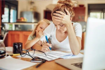 DONNE, LA SCARSITÀ DI TEMPO È UN INDICATORE ECONOMICO