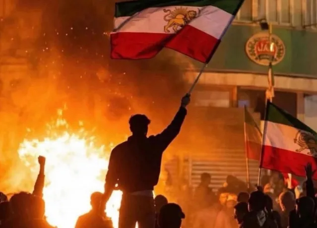 IRAN, SANAZ PARTOW: «IL REGIME IRANIANO NON SI TIRA INDIETRO, MA ALZA LA SOGLIA DELLA VIOLENZA»