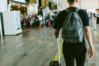 I GIOVANI LASCIANO L’ITALIA. E NON SOLO PER GUADAGNARE DI PIÙ