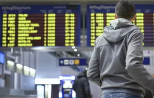 EMIGRATI. NON STORIE DI CERVELLI IN FUGA, MA DI RAGAZZI CHE SCELGONO