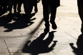 DECRETO FLUSSI, ERO STRANIERO: MENO DI DUE SU DIECI ARRIVANO AL PERMESSO DI SOGGIORNO