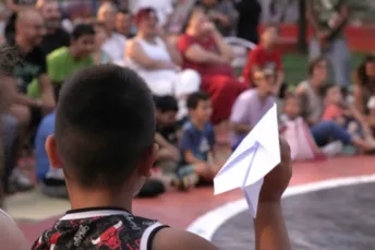 CUBO LIBRO E LA PIAZZA SIAMO NOI: QUANDO LA RIGENERAZIONE COINVOLGE LA COMUNITÀ (E METTE RADICI)