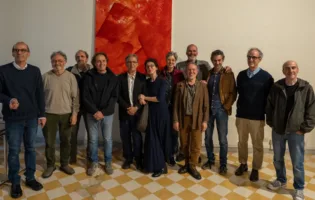 TRA ARTE E VOLONTARIATO PER METTERE CON PIÙ CORAGGIO L’UMANO AL CENTRO DEL NOSTRO AGIRE