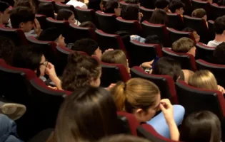 CON COMIZI CORSARI PER IMPARARE L’ASCOLTO E LE ISTRUZIONI PER L’USO DELLA REALTÀ