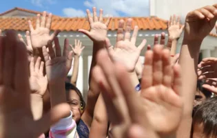 «LA SCUOLA VALDITARA CHIUDE E SEPARA. NOI RACCOGLIAMO PRATICHE CHE SANNO DI COMUNITÀ» VERSO CONVERGENCES 2026