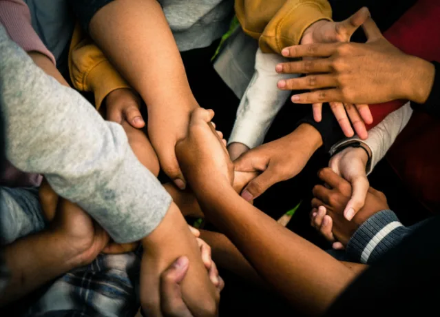 SOLITUDINE E ISOLAMENTO, ALLA CASA DELLA COMUNITÀ EROI A ROMA L’ANTIDOTO È L’AUTO MUTUO AIUTO