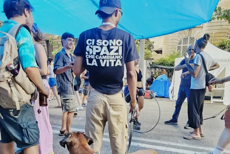 /><meta itemprop=