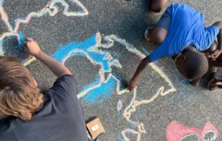 Spin Time, sesto giorno in strada. Il Comune propone l’acquisizione dello stabile. Gli occupanti: «Non abbiamo tempo»