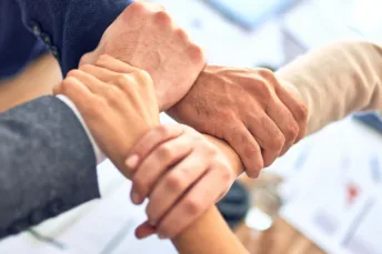 Manager e volontariato di qualità. Quando la responsabilità sociale smette di essere una vetrina e diventa responsabilità