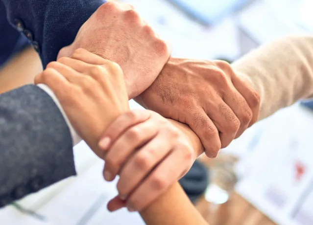 Manager e volontariato di qualità. Quando la responsabilità sociale smette di essere una vetrina e diventa responsabilità